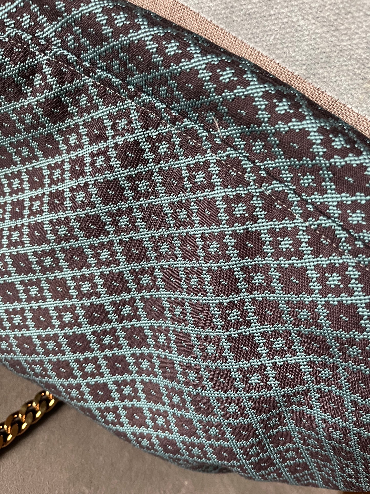 Clutch in tessuto